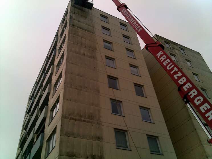 Fassadenreinigung an einem Hochhaus in Rendsburg (2)